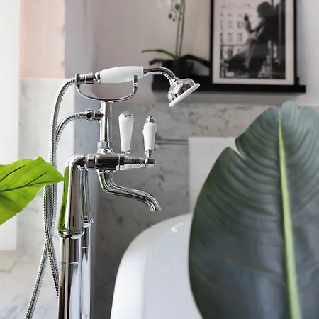 136 Old Bakery Apartament *